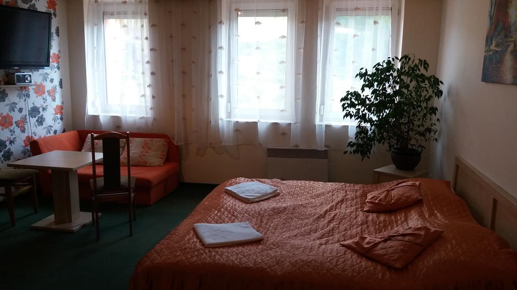 Hotel Maraton Lubenia Esterno foto